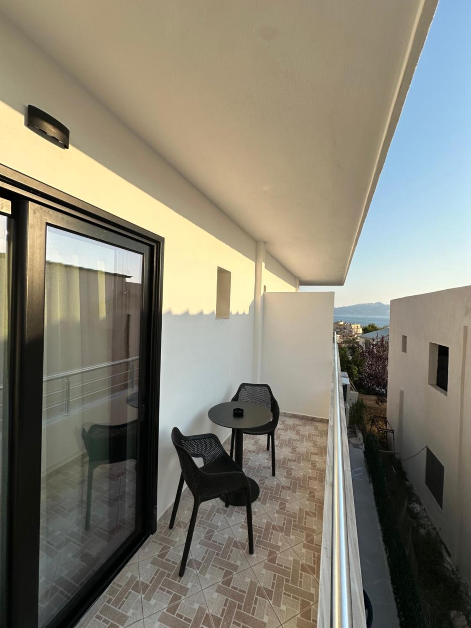 Io'S Apartments Sarandë Exteriör bild