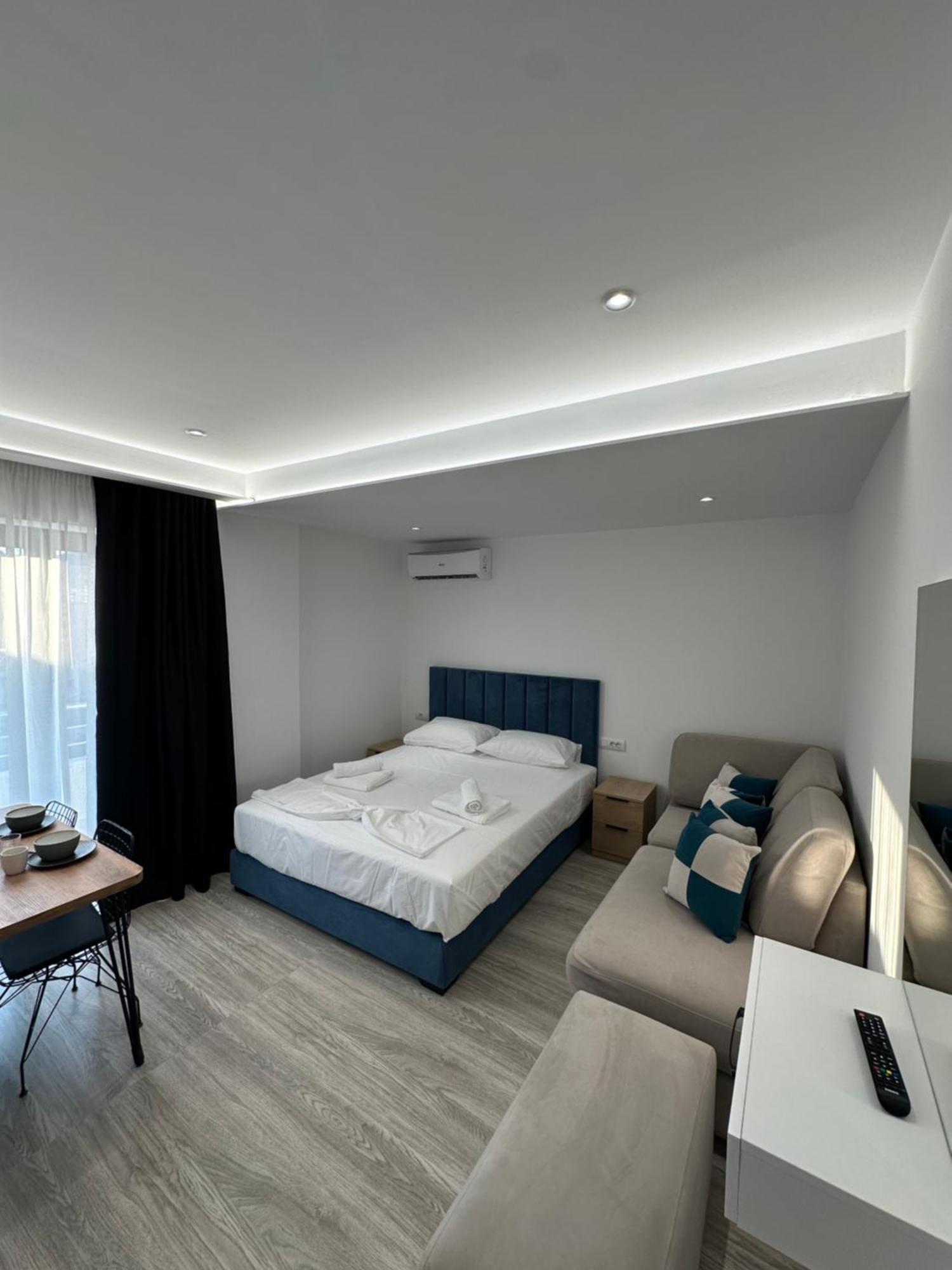 Io'S Apartments Sarandë Exteriör bild