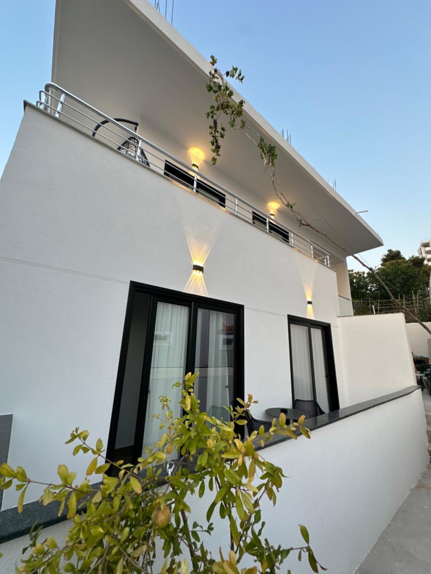 Io'S Apartments Sarandë Exteriör bild