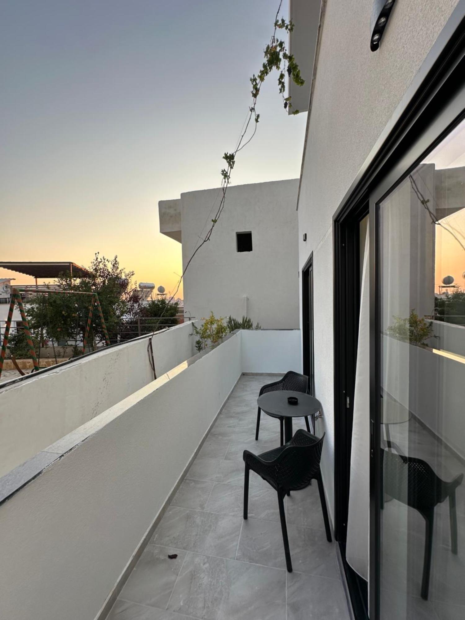 Io'S Apartments Sarandë Exteriör bild