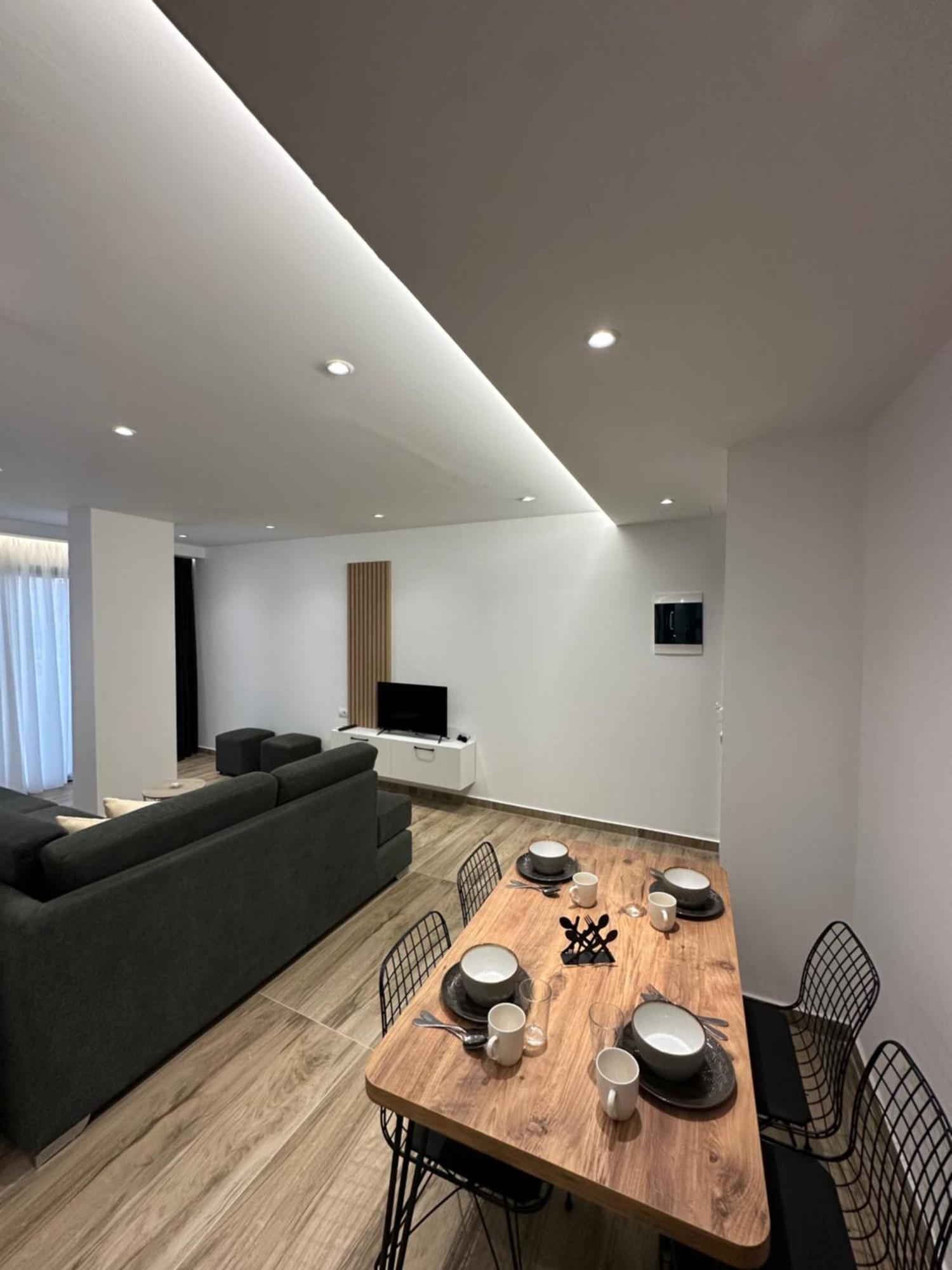 Io'S Apartments Sarandë Exteriör bild