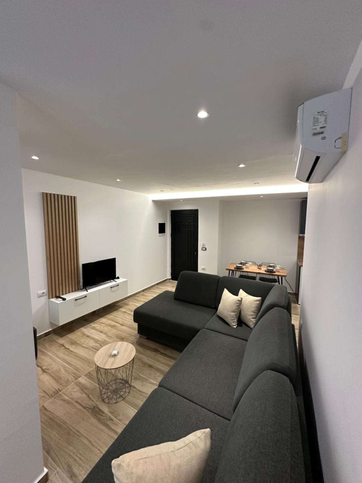 Io'S Apartments Sarandë Exteriör bild