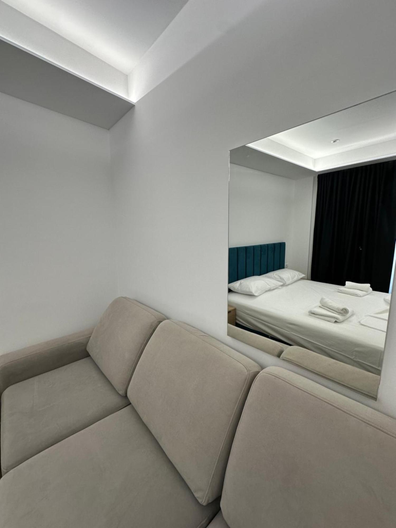 Io'S Apartments Sarandë Exteriör bild