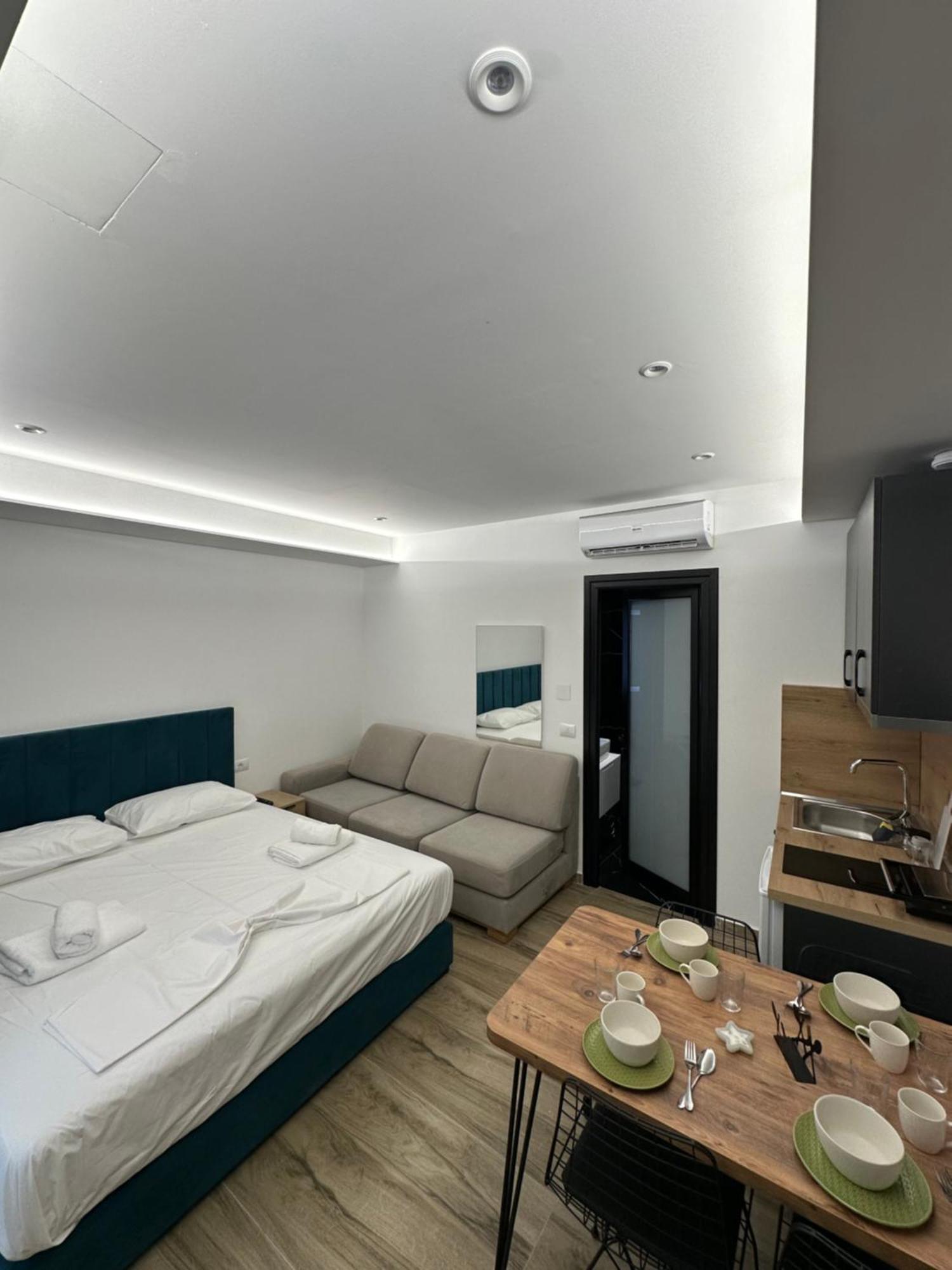 Io'S Apartments Sarandë Exteriör bild