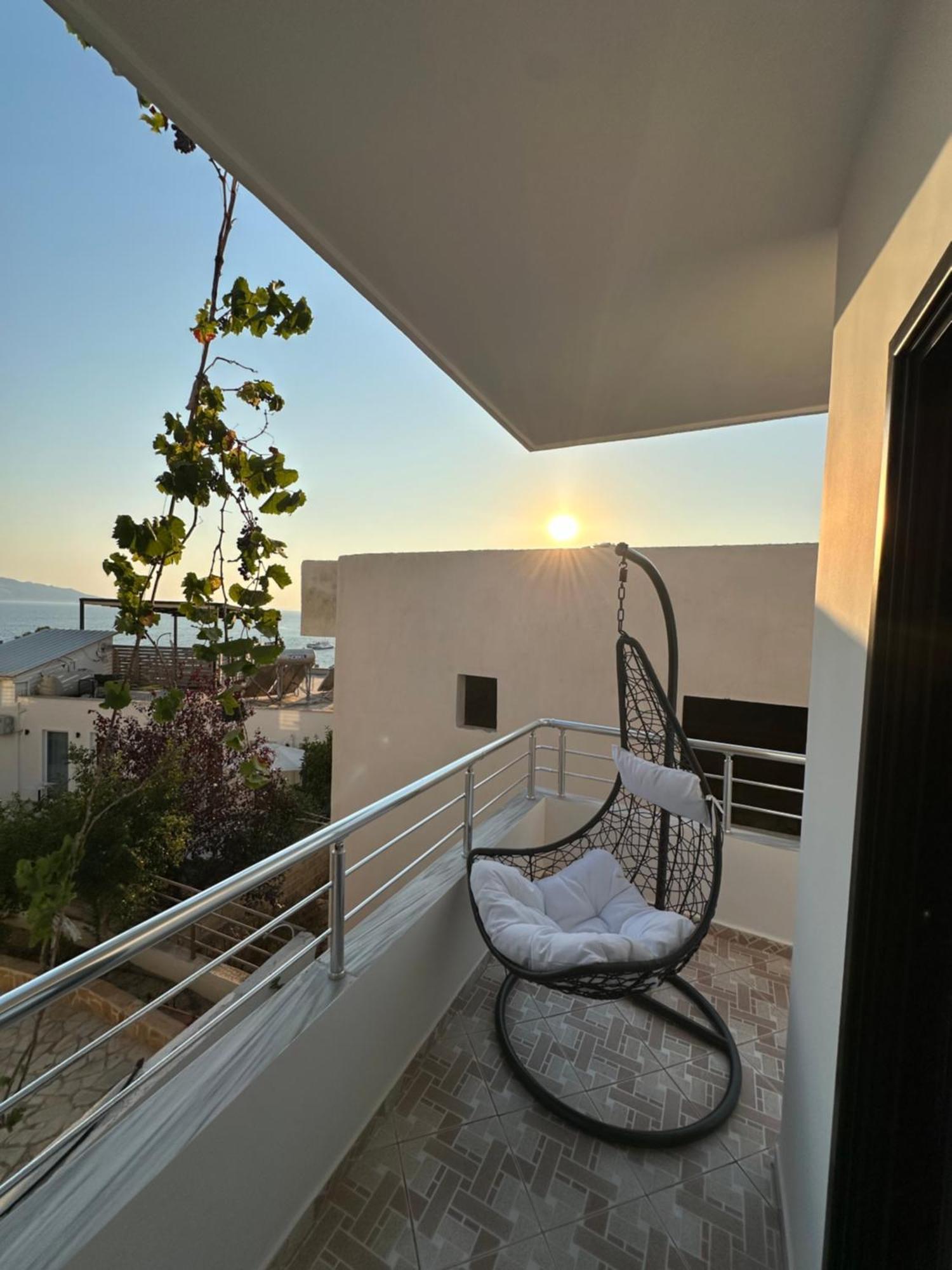 Io'S Apartments Sarandë Exteriör bild