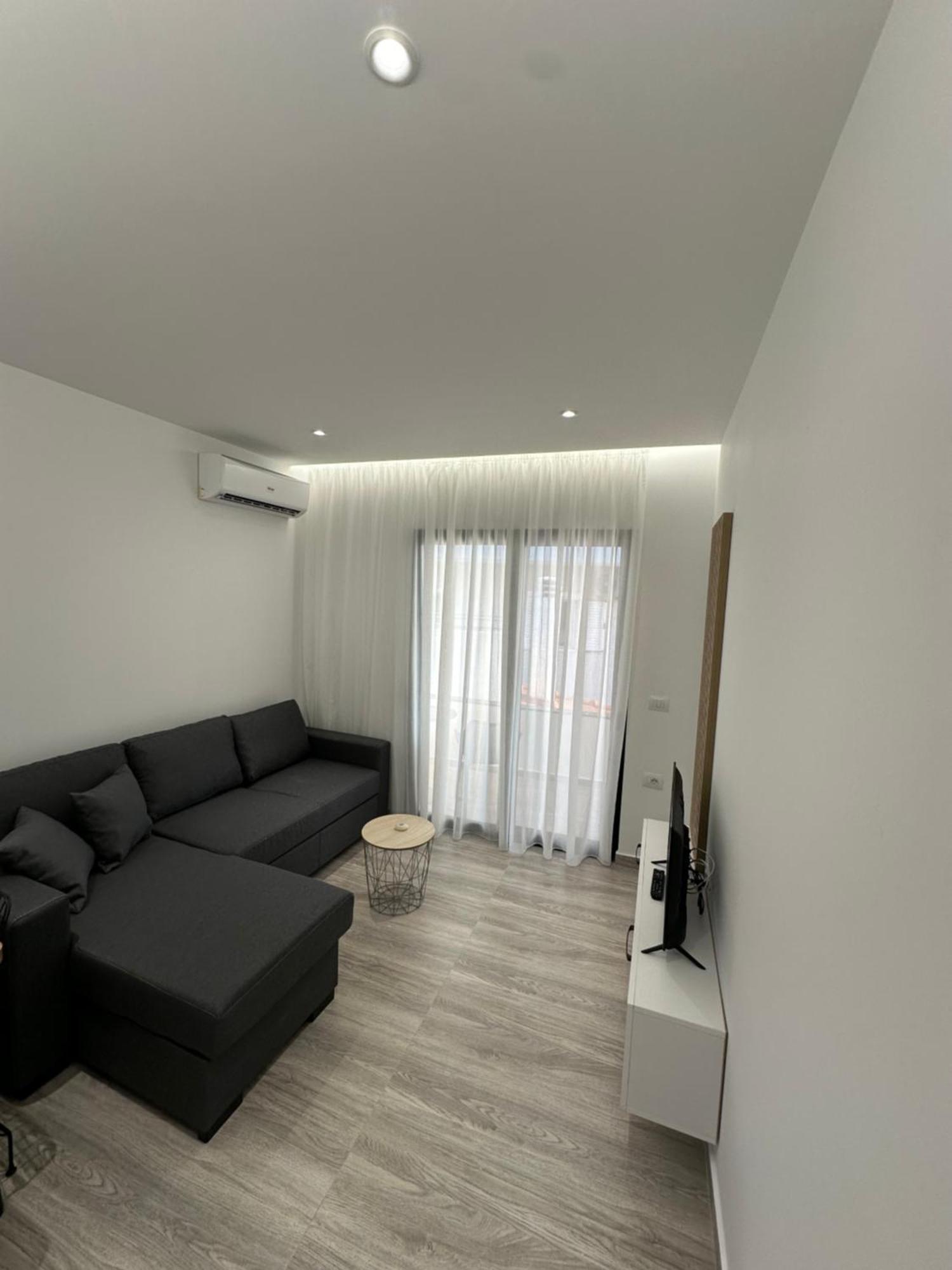 Io'S Apartments Sarandë Exteriör bild
