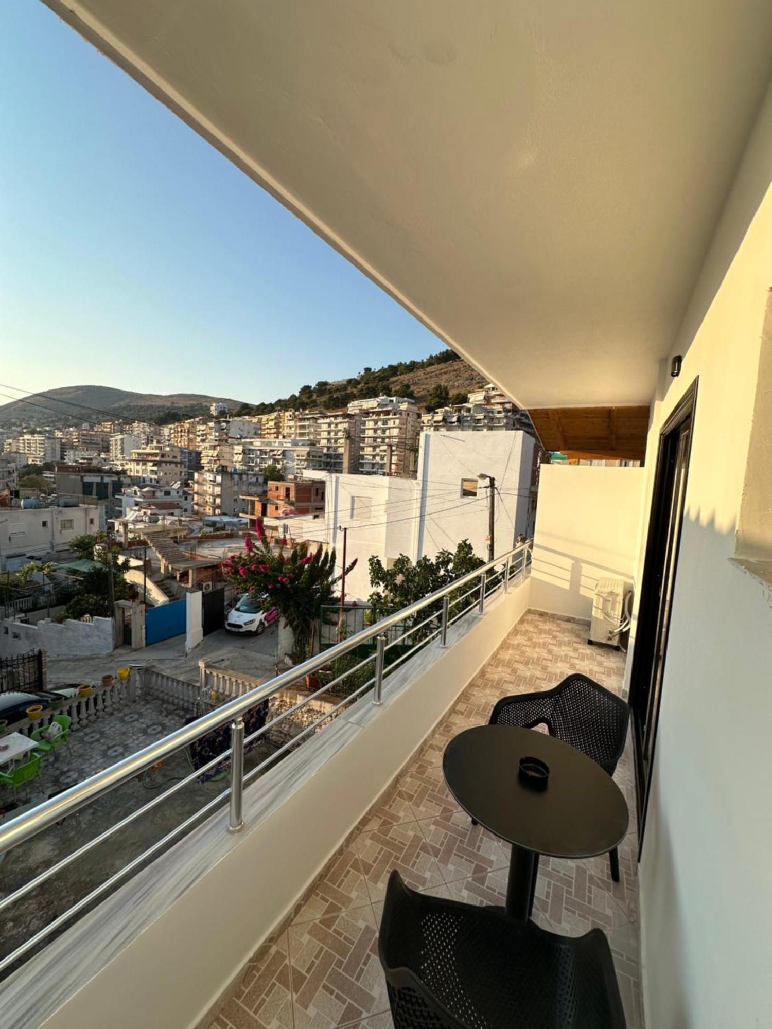 Io'S Apartments Sarandë Exteriör bild
